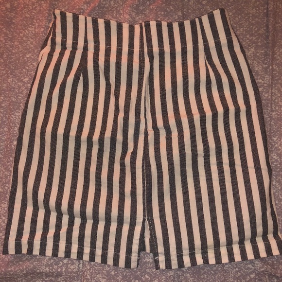 Brandy Melville striped skirt - Picture 2 of 3